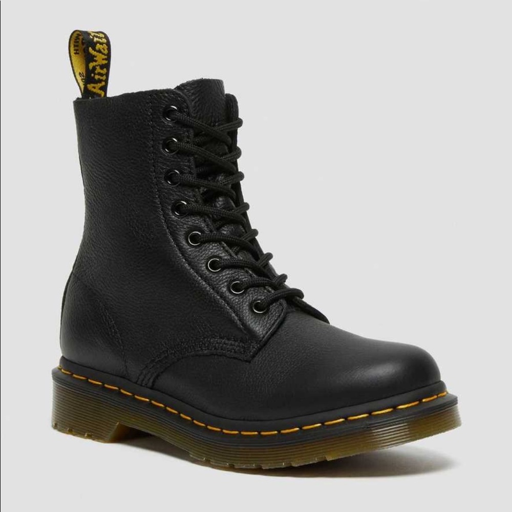 1460 Women’s Pascal Virginia Leather Boots DR. MARTENS